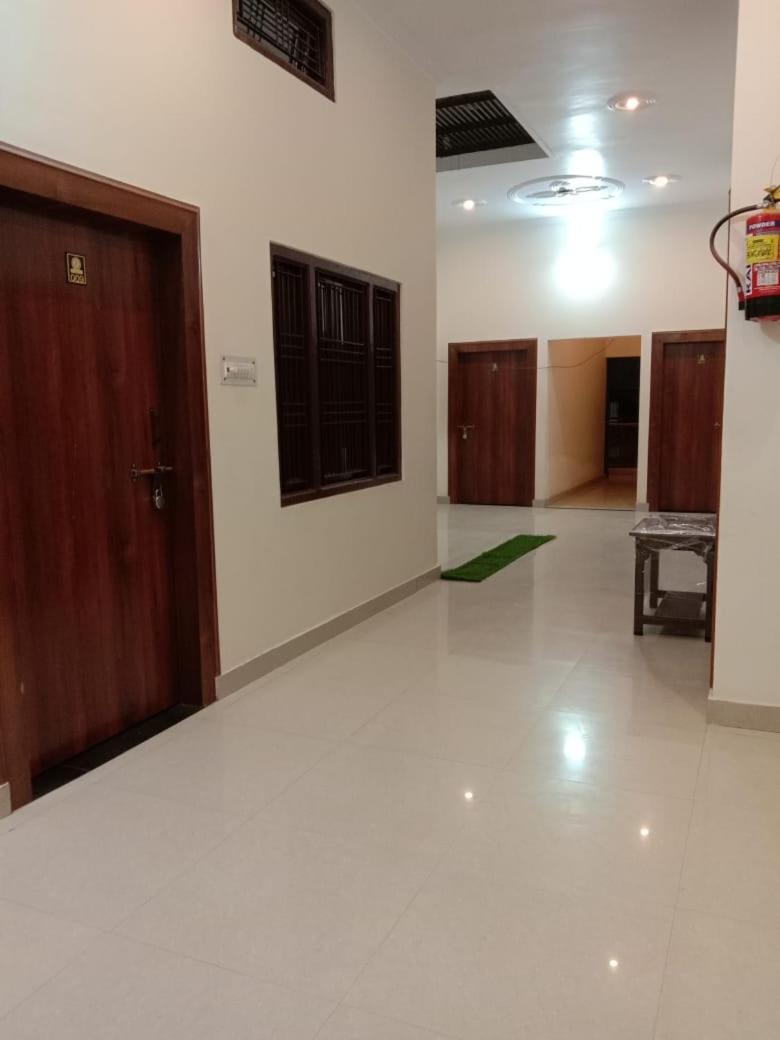 Ramam Hotel By Naavagat 700Mtr From Shri Ram Janambhumi Ayodhya 외부 사진